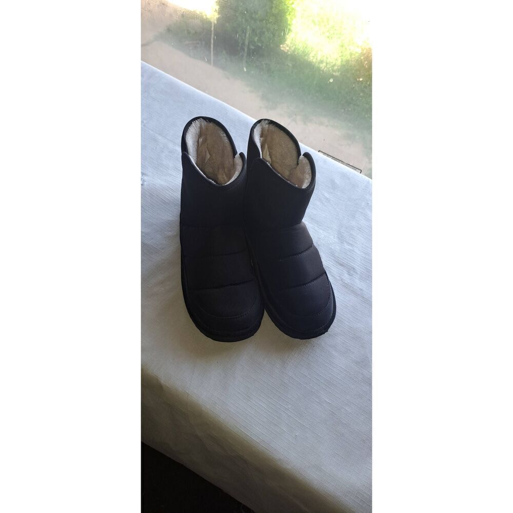 Old Navy Fur-Lined Black Quilted Winter Boots Size 7 Booties